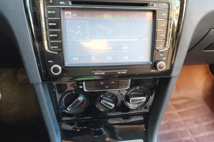 Used Volkswagen Bora 2014 1.6L Manual Comfort Model Audio And AC Panel