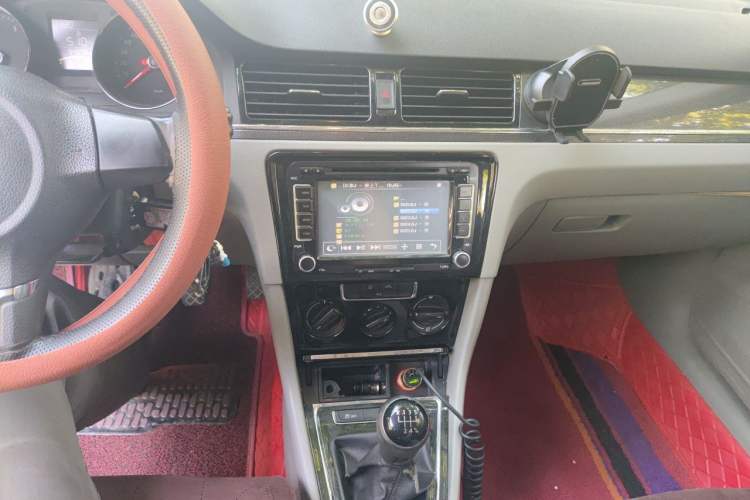 Used Volkswagen Bora 2014 1.6L Manual Fashion Edition Audio And AC Panel