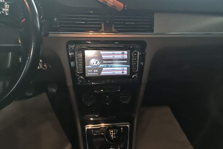 Used Volkswagen Bora 2014 1.6L Manual Comfort Model Audio And AC Panel