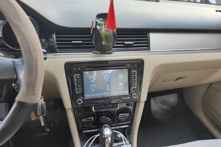 Used Volkswagen Bora 2014 1.6L Automatic Comfort Model Audio And AC Panel