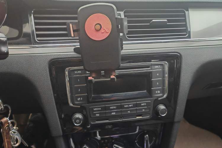 Used Volkswagen Bora 2014 1.6L Manual Comfort Model Audio And AC Panel