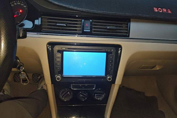 Used Volkswagen Bora 2014 1.6L Manual Comfort Model Audio And AC Panel