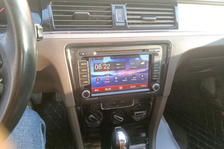 Used Volkswagen Bora 2014 1.6L Automatic Comfort Model Audio And AC Panel