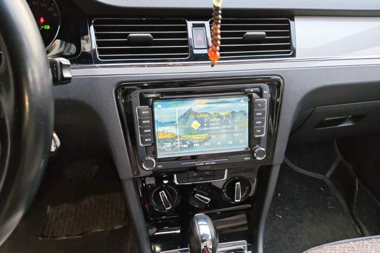 Used Volkswagen Bora 2014 1.6L Automatic Comfort Model Audio And AC Panel