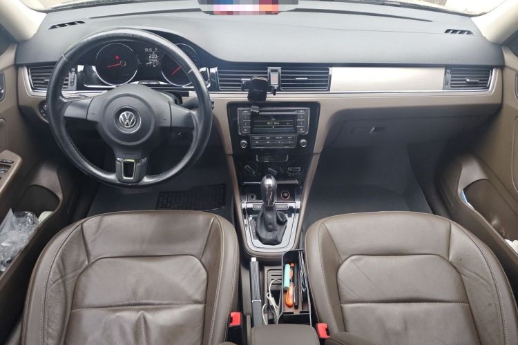 Used Volkswagen Bora 2014 1.6L Automatic Comfort Model Center Console
