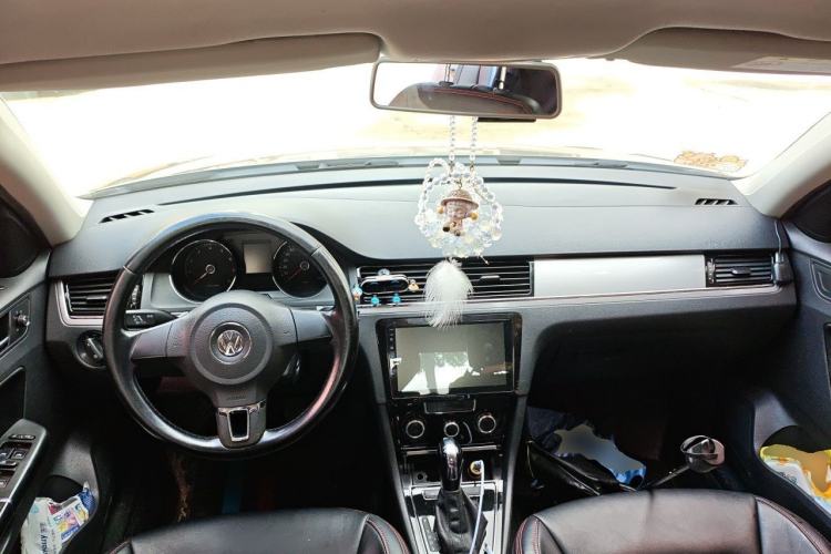 Used Volkswagen Bora 2014 1.6L Automatic Fashion Model Center Console