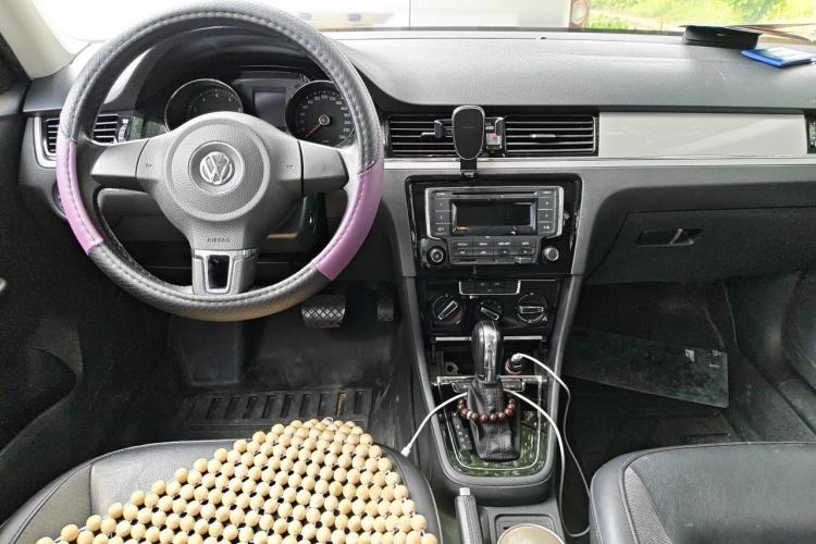 Used Volkswagen Bora 2014 1.6L Automatic Comfort Model Center Console