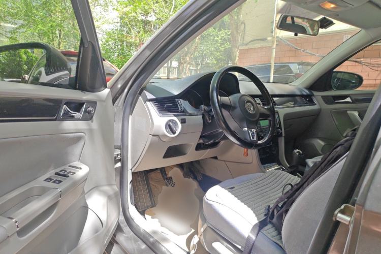 Used Volkswagen Bora 2014 1.6L Manual Fashion Edition Driver Seat