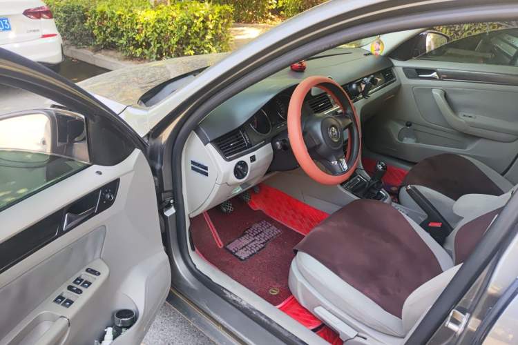 Used Volkswagen Bora 2014 1.6L Manual Fashion Edition Driver Seat