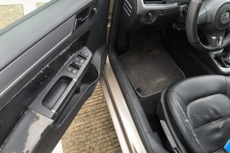 Used Volkswagen Bora 2014 1.6L Automatic Fashion Model Driver Seat