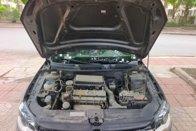 Used Volkswagen Bora 2014 1.6L Manual Comfort Model Engine Bay