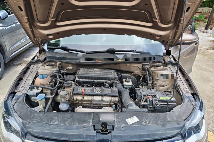 Used Volkswagen Bora 2014 1.6L Automatic Fashion Model Engine Bay