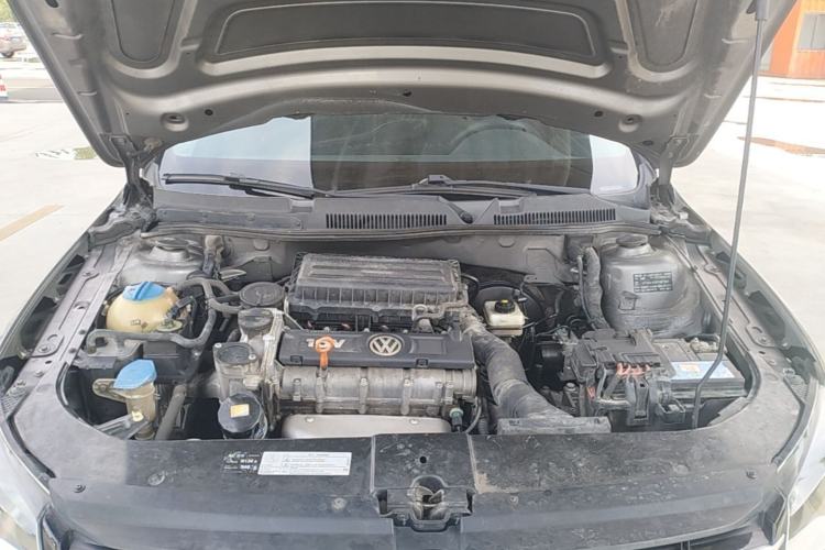 Used Volkswagen Bora 2014 1.6L Automatic Fashion Model Engine Bay