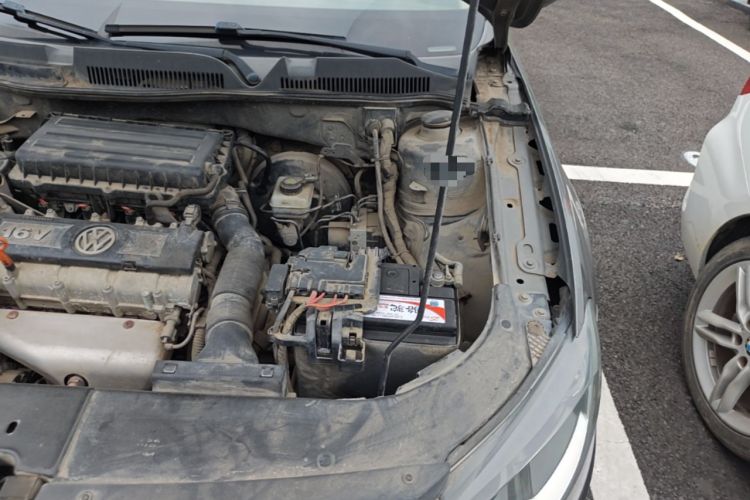 Used Volkswagen Bora 2014 1.6L Automatic Comfort Model Engine Bay Left