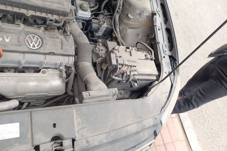 Used Volkswagen Bora 2014 1.6L Manual Fashion Edition Engine Bay Left