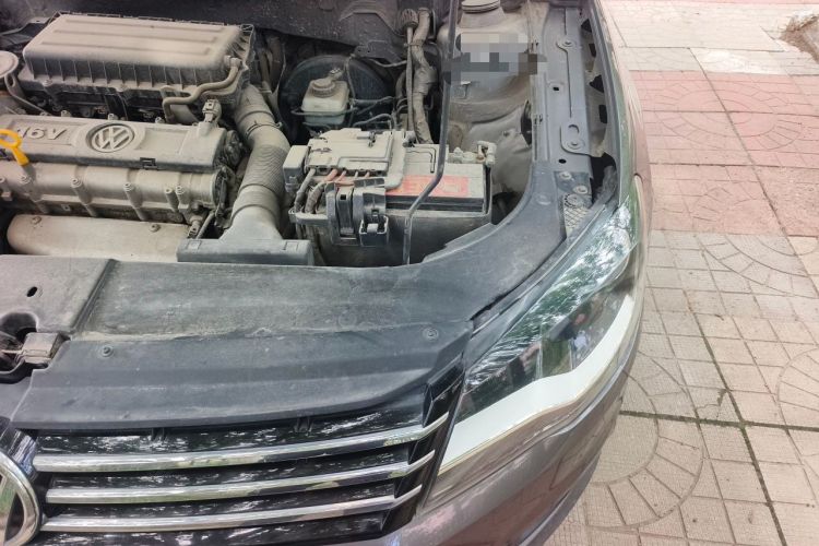 Used Volkswagen Bora 2014 1.6L Manual Comfort Model Engine Bay Left