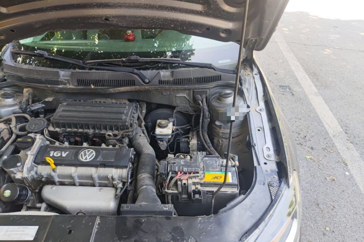 Used Volkswagen Bora 2014 1.6L Manual Fashion Edition Engine Bay Left