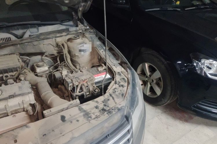 Used Volkswagen Bora 2014 1.6L Automatic Comfort Model Engine Bay Left