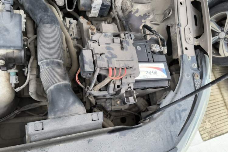 Used Volkswagen Bora 2014 1.6L Automatic Fashion Model Engine Bay Left