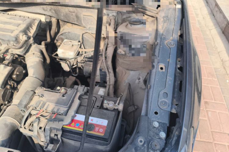 Used Volkswagen Bora 2014 1.6L Manual Comfort Model Engine Bay Left