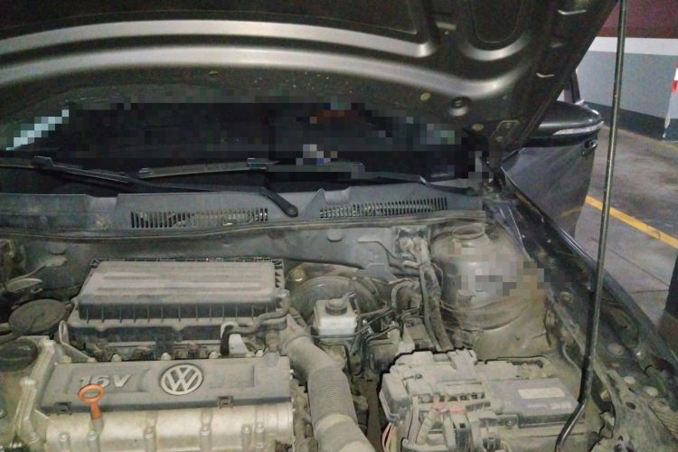 Used Volkswagen Bora 2014 1.6L Manual Comfort Model Engine Bay Left