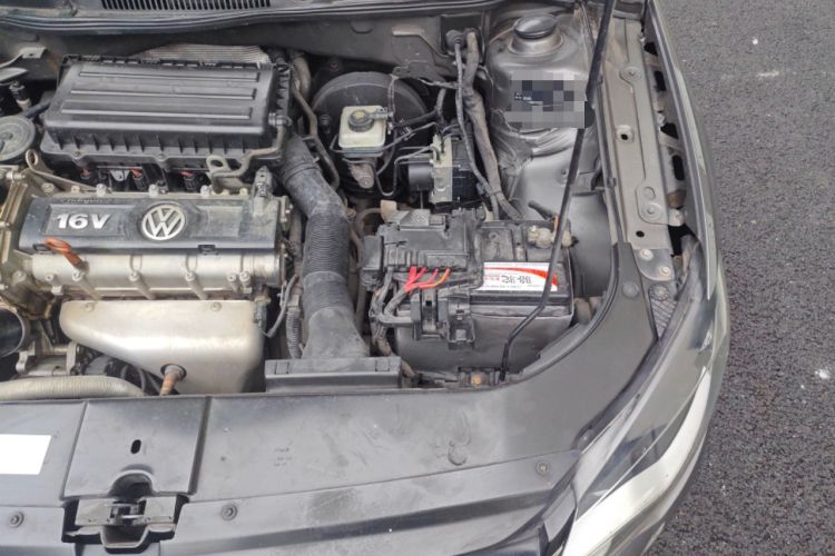 Used Volkswagen Bora 2014 1.6L Manual Comfort Model Engine Bay Left