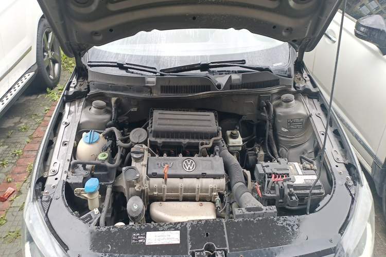 Used Volkswagen Bora 2014 1.6L Manual Fashion Edition Engine Bay