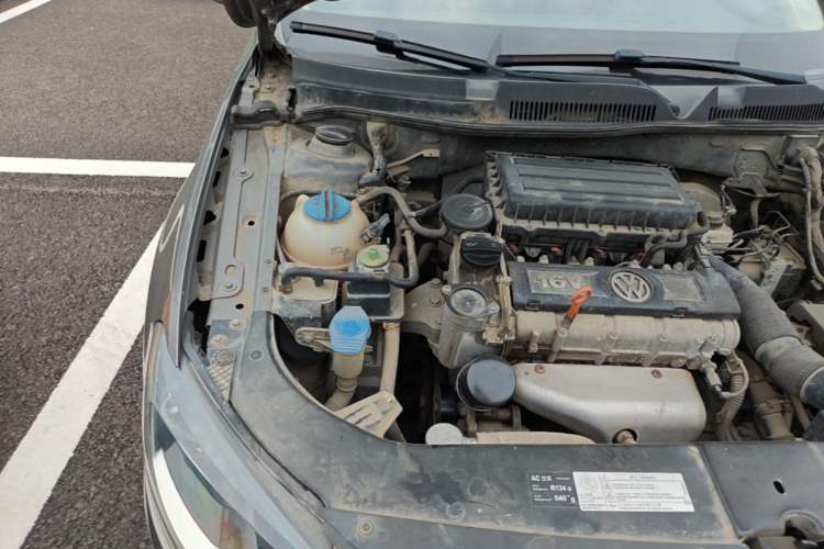 Used Volkswagen Bora 2014 1.6L Automatic Comfort Model Engine Bay Right