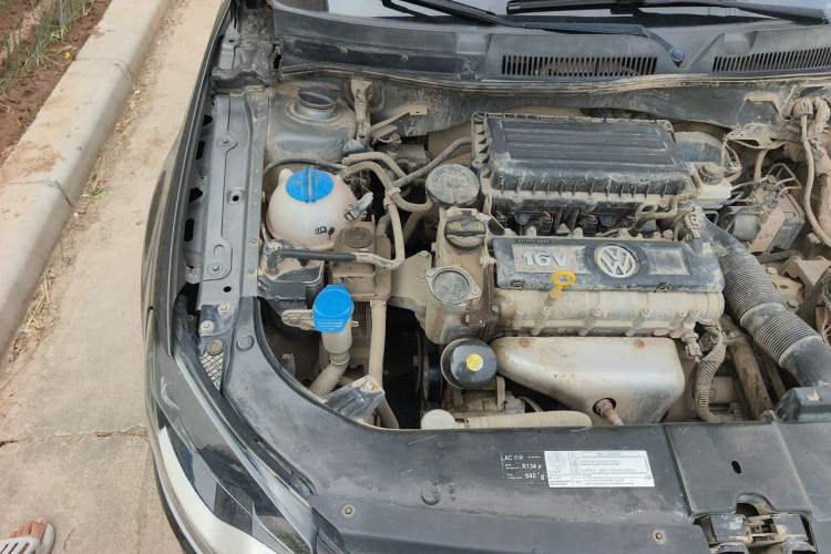 Used Volkswagen Bora 2014 1.6L Manual Fashion Edition Engine Bay Right
