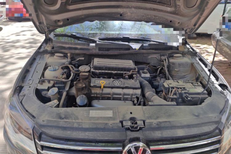 Used Volkswagen Bora 2014 1.6L Manual Fashion Edition Engine Bay Right