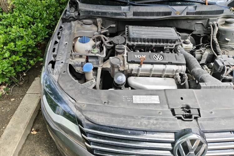 Used Volkswagen Bora 2014 1.6L Automatic Comfort Model Engine Bay Right