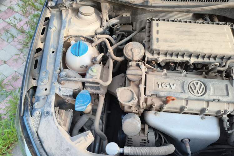Used Volkswagen Bora 2014 1.6L Manual Comfort Model Engine Bay Right