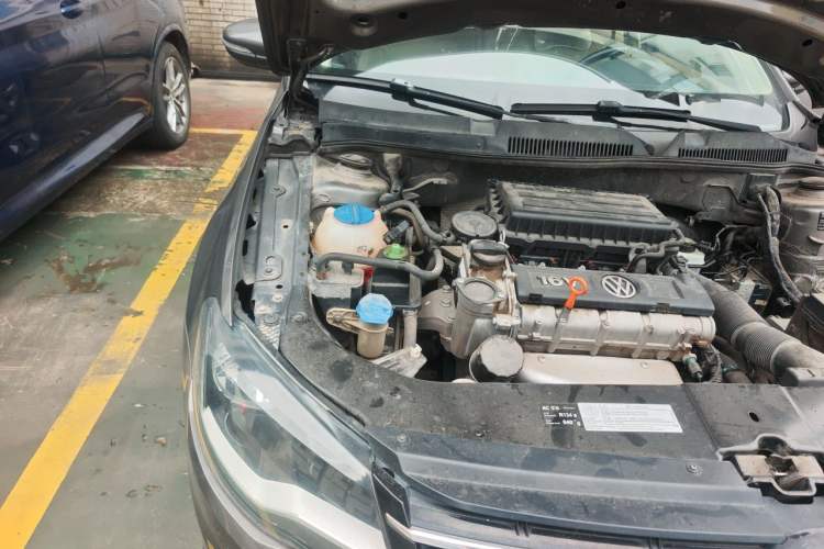 Used Volkswagen Bora 2014 1.6L Automatic Comfort Model Engine Bay Right
