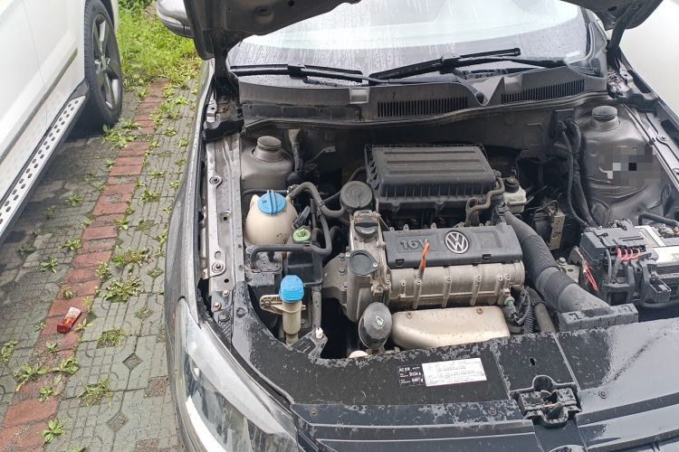 Used Volkswagen Bora 2014 1.6L Manual Fashion Edition Engine Bay Right