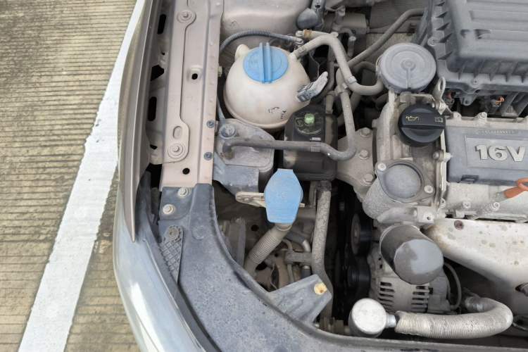 Used Volkswagen Bora 2014 1.6L Automatic Fashion Model Engine Bay Right