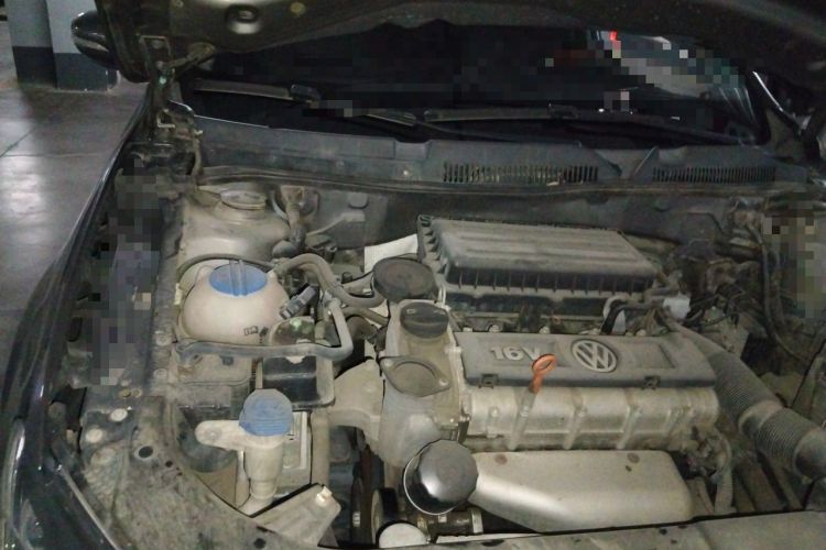 Used Volkswagen Bora 2014 1.6L Manual Comfort Model Engine Bay Right