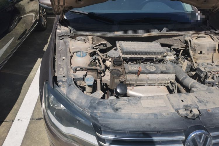 Used Volkswagen Bora 2014 1.6L Manual Comfort Model Engine Bay Right