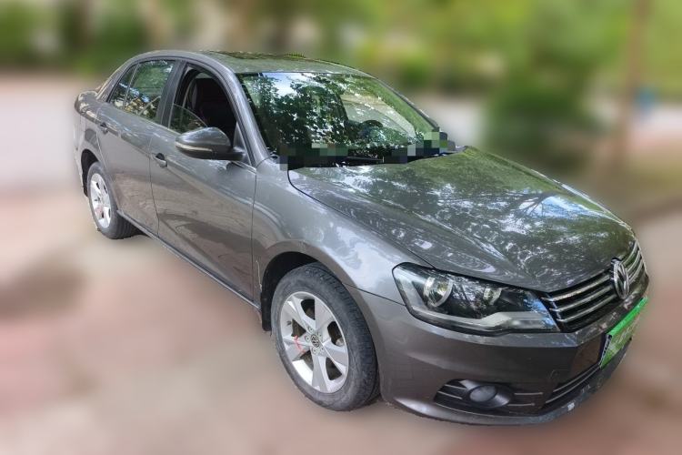Used Volkswagen Bora 2014 1.6L Manual Comfort Model Front Right 45 Deg