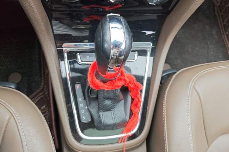 Used Volkswagen Bora 2014 1.6L Automatic Comfort Model Gear Lever