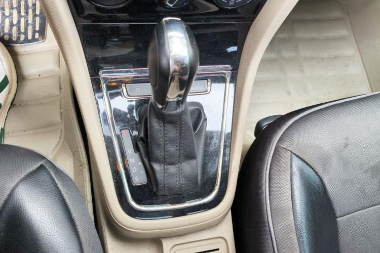 Used Volkswagen Bora 2014 1.6L Automatic Comfort Model Gear Lever