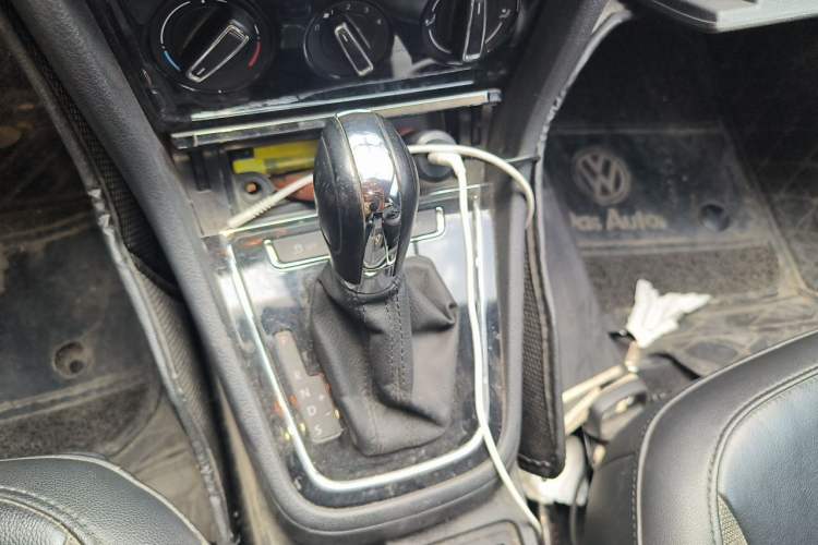 Used Volkswagen Bora 2014 1.6L Automatic Comfort Model Gear Lever