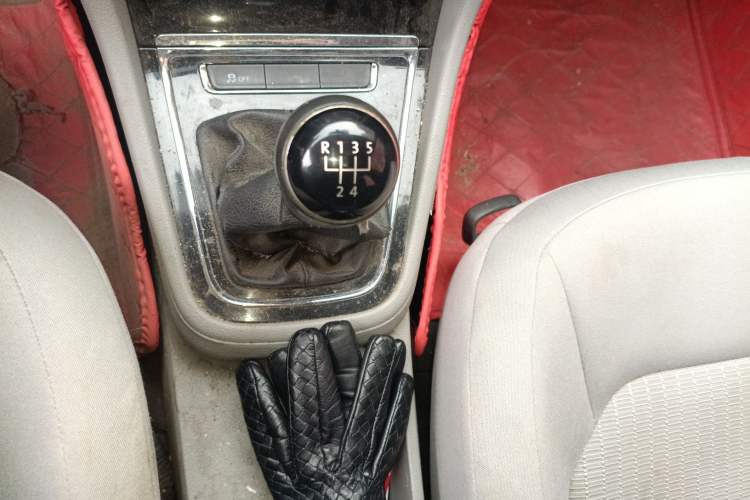 Used Volkswagen Bora 2014 1.6L Manual Fashion Edition Gear Lever