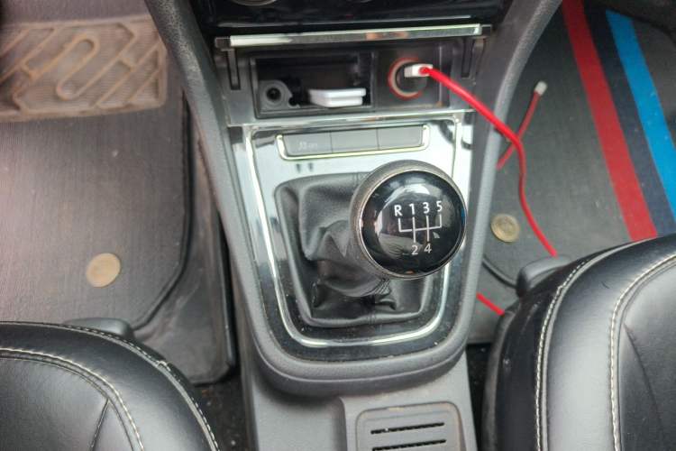 Used Volkswagen Bora 2014 1.6L Manual Fashion Edition Gear Lever