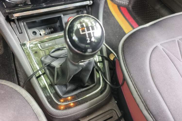 Used Volkswagen Bora 2014 1.6L Manual Comfort Model Gear Lever