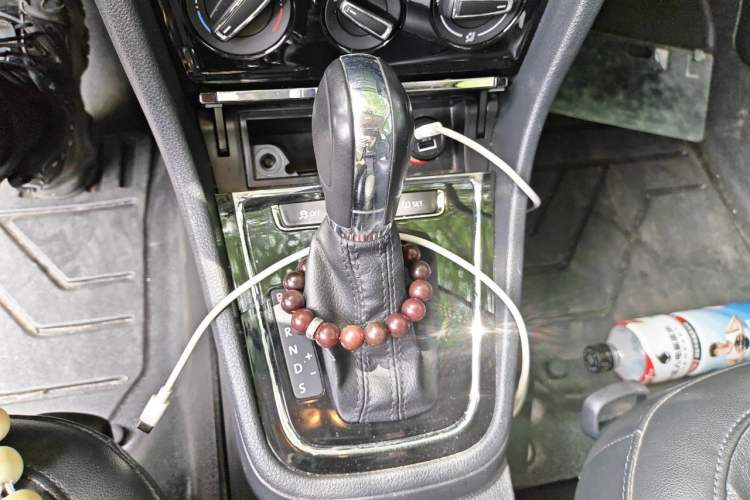 Used Volkswagen Bora 2014 1.6L Automatic Comfort Model Gear Lever