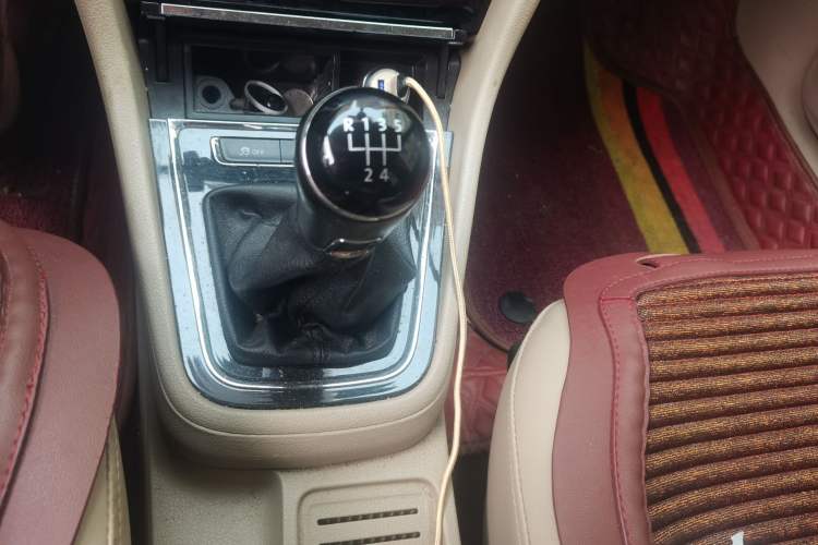 Used Volkswagen Bora 2014 1.6L Manual Comfort Model Gear Lever