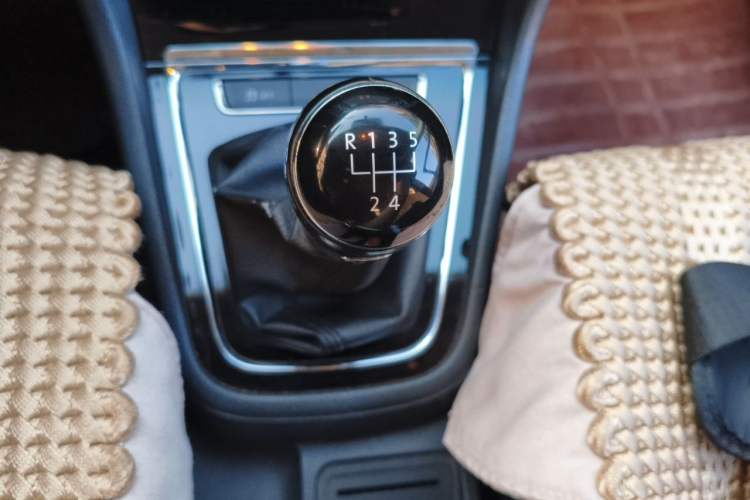 Used Volkswagen Bora 2014 1.6L Manual Comfort Model Gear Lever