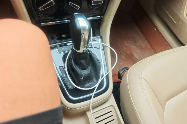 Used Volkswagen Bora 2014 1.6L Automatic Comfort Model Gear Lever
