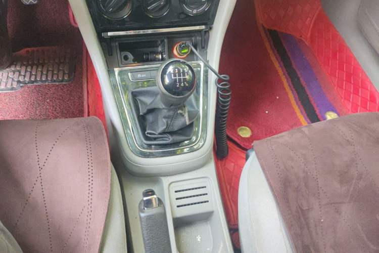 Used Volkswagen Bora 2014 1.6L Manual Fashion Edition Gear Lever