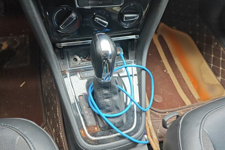 Used Volkswagen Bora 2014 1.6L Automatic Comfort Model Gear Lever